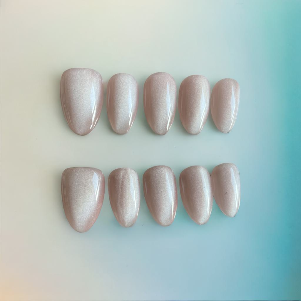 Champagne Glow β Cat Eye