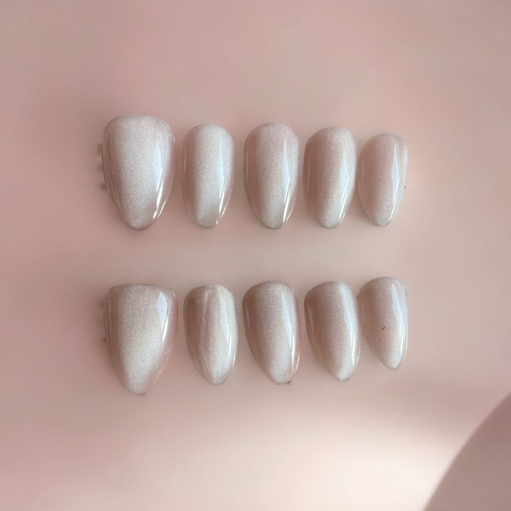 Champagne Glow β Cat Eye